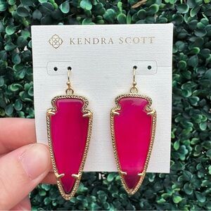 Kendra Scott Pink Agate and Gold Skylar Arrowhead Earrings